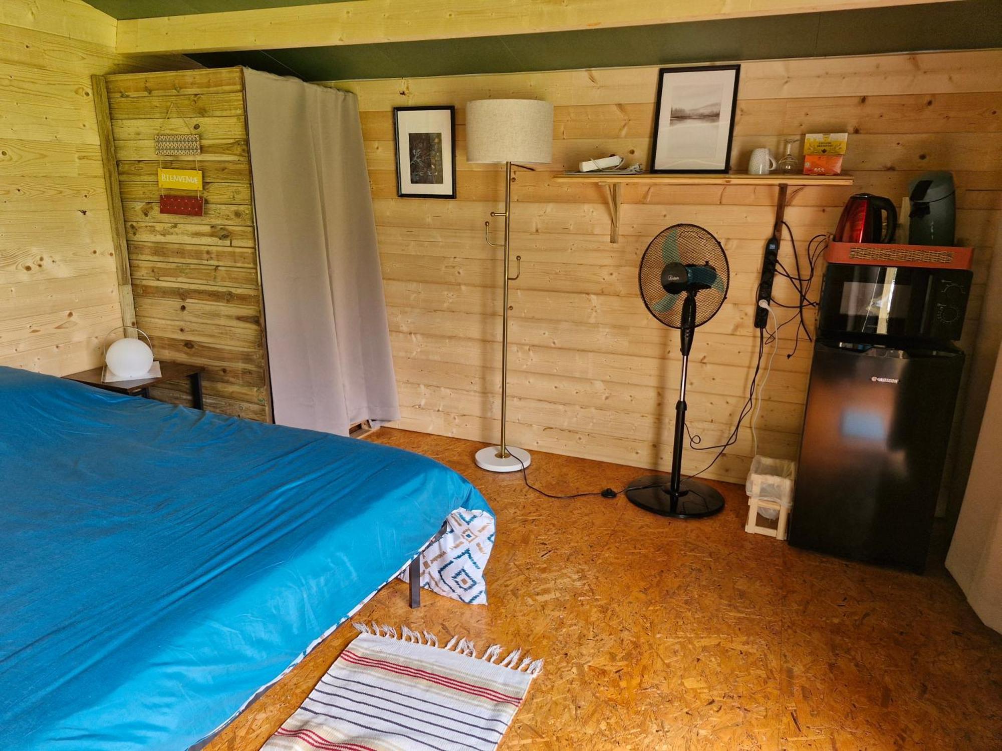 La Cabane Des Lucioles Saint-Julien-Boutieres Habitación foto