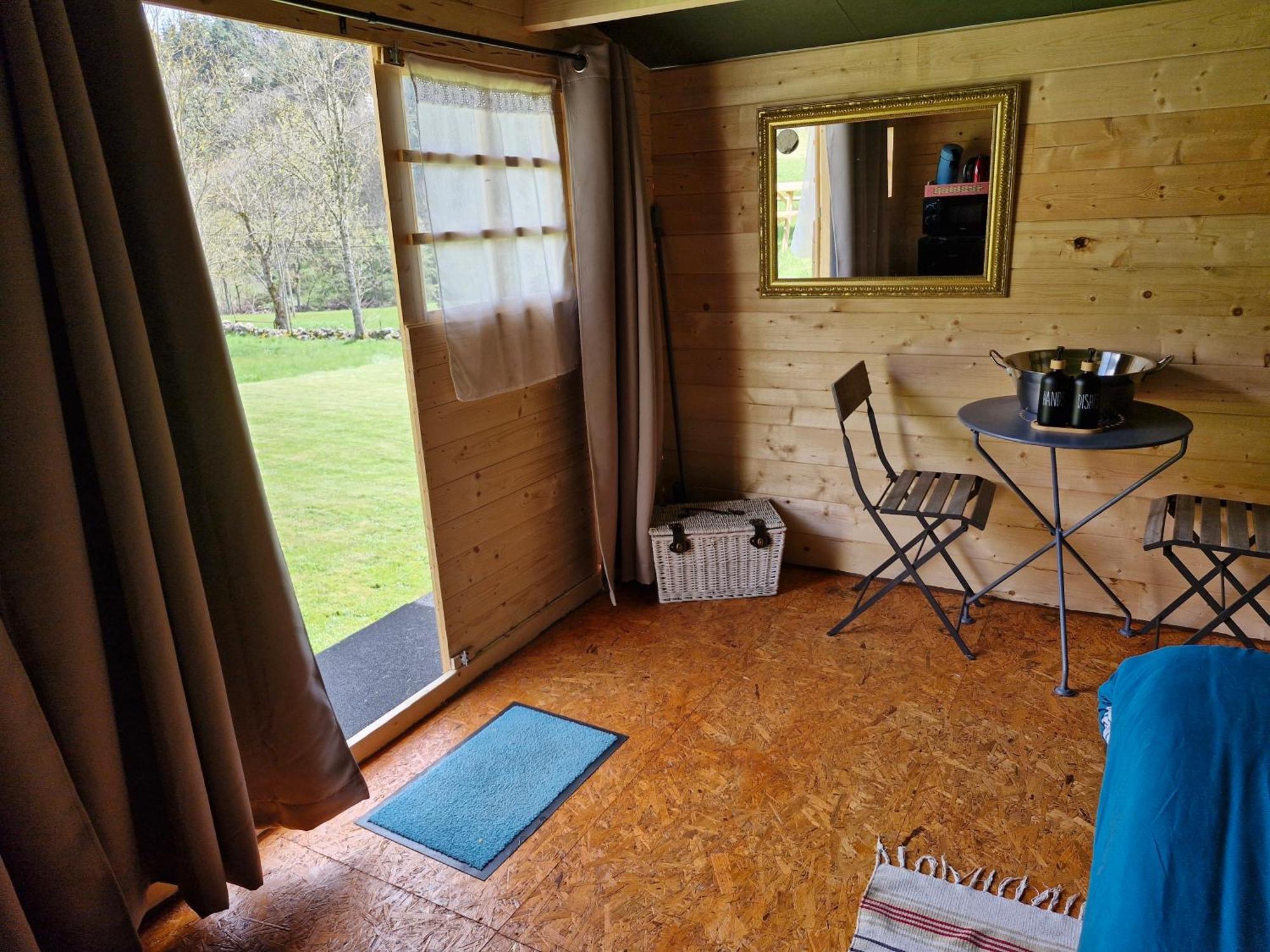 La Cabane Des Lucioles Saint-Julien-Boutieres Habitación foto